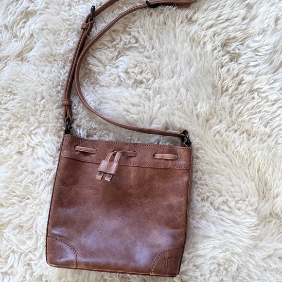 Frye Bag Melissa Drawstring Bucket Brown Leather Bag NWT - Picture 3 of 6